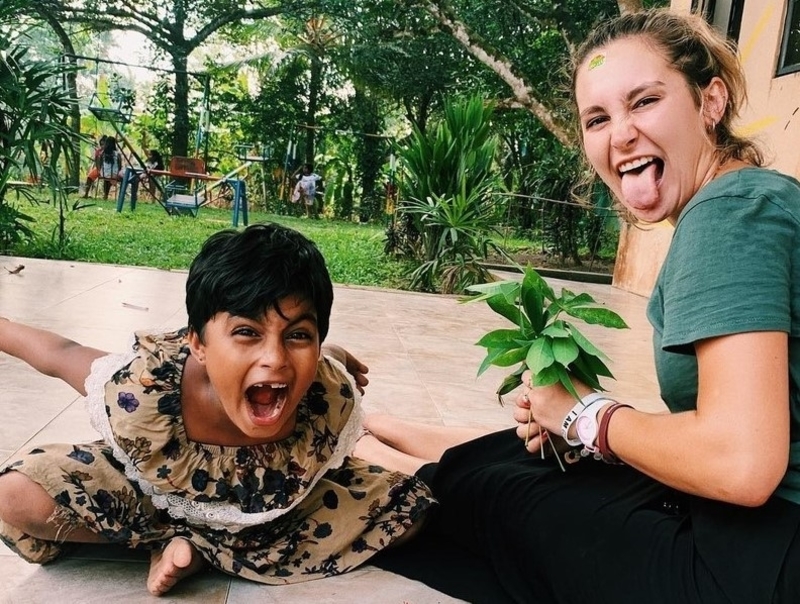 Volunteer with Children in Sri Lanka