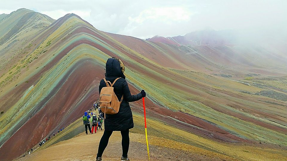volunteer trekked to rainbow mountain in peru